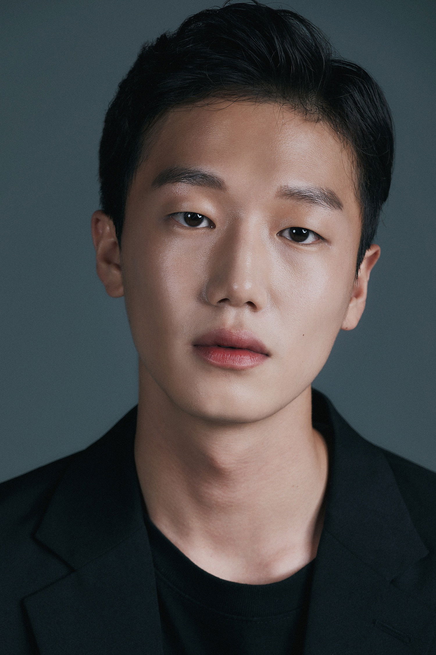 Lee Kang-han backdrop