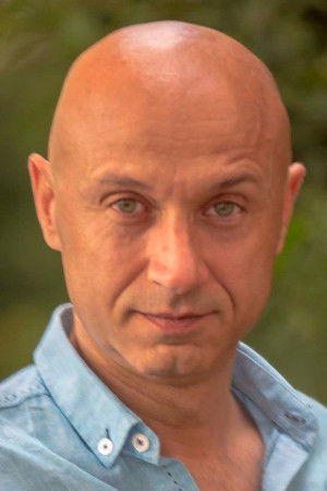 Suat Güzey backdrop