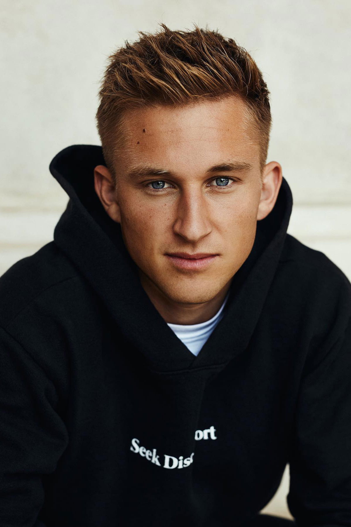 Anders Hofman backdrop