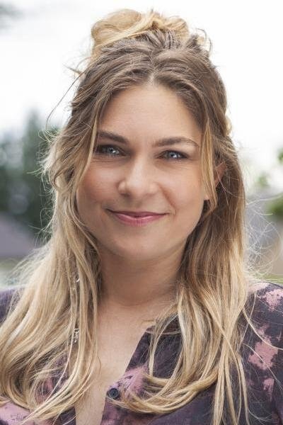 Lauren Müller backdrop