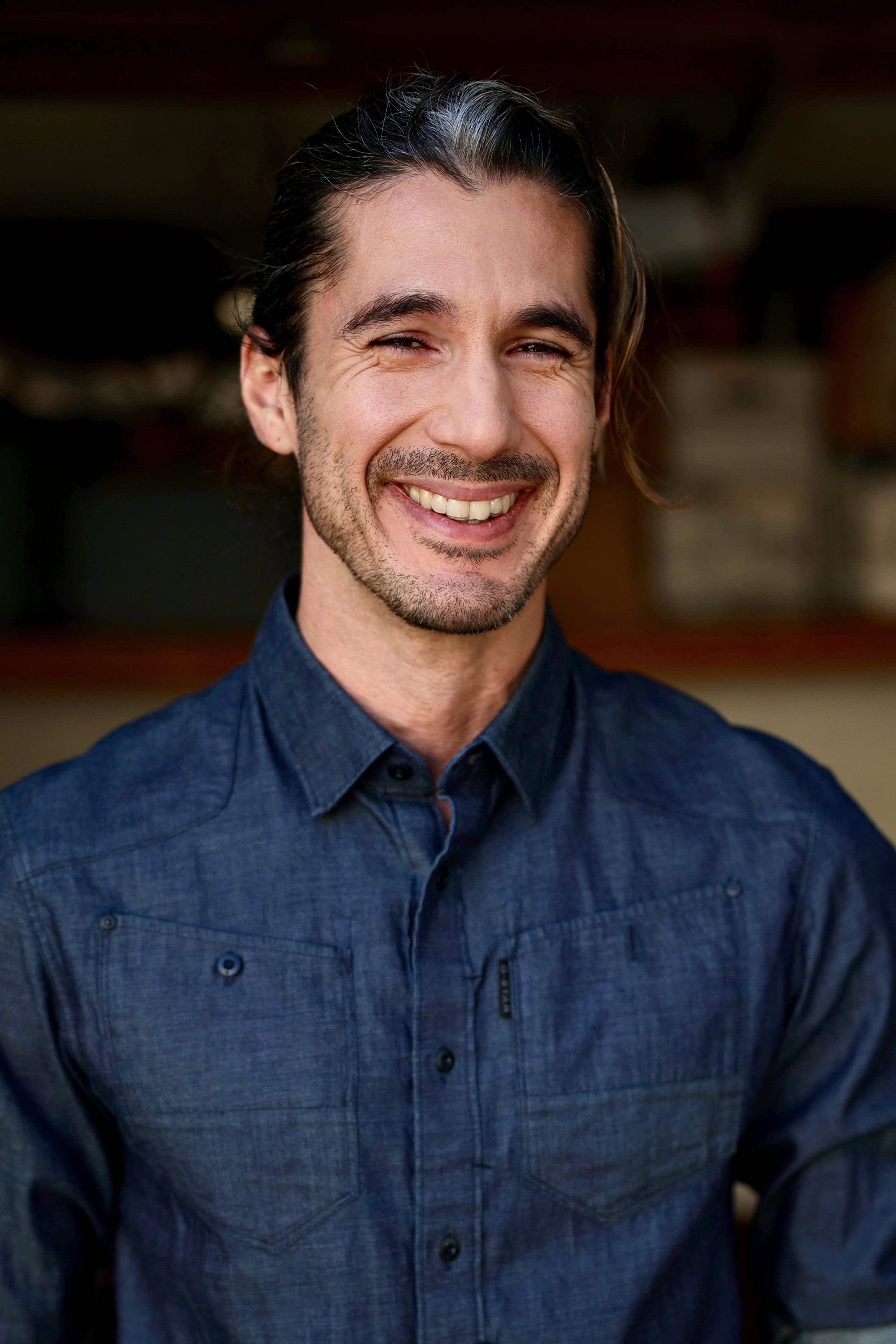 Adyr Villavicencio backdrop