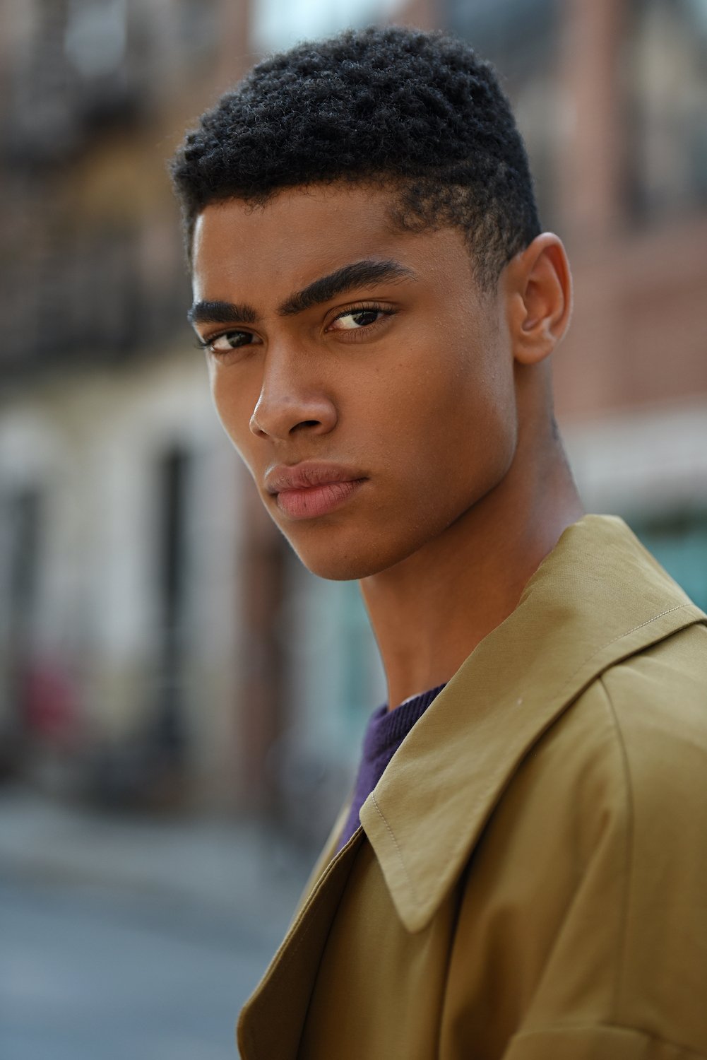 Désiré Mia backdrop