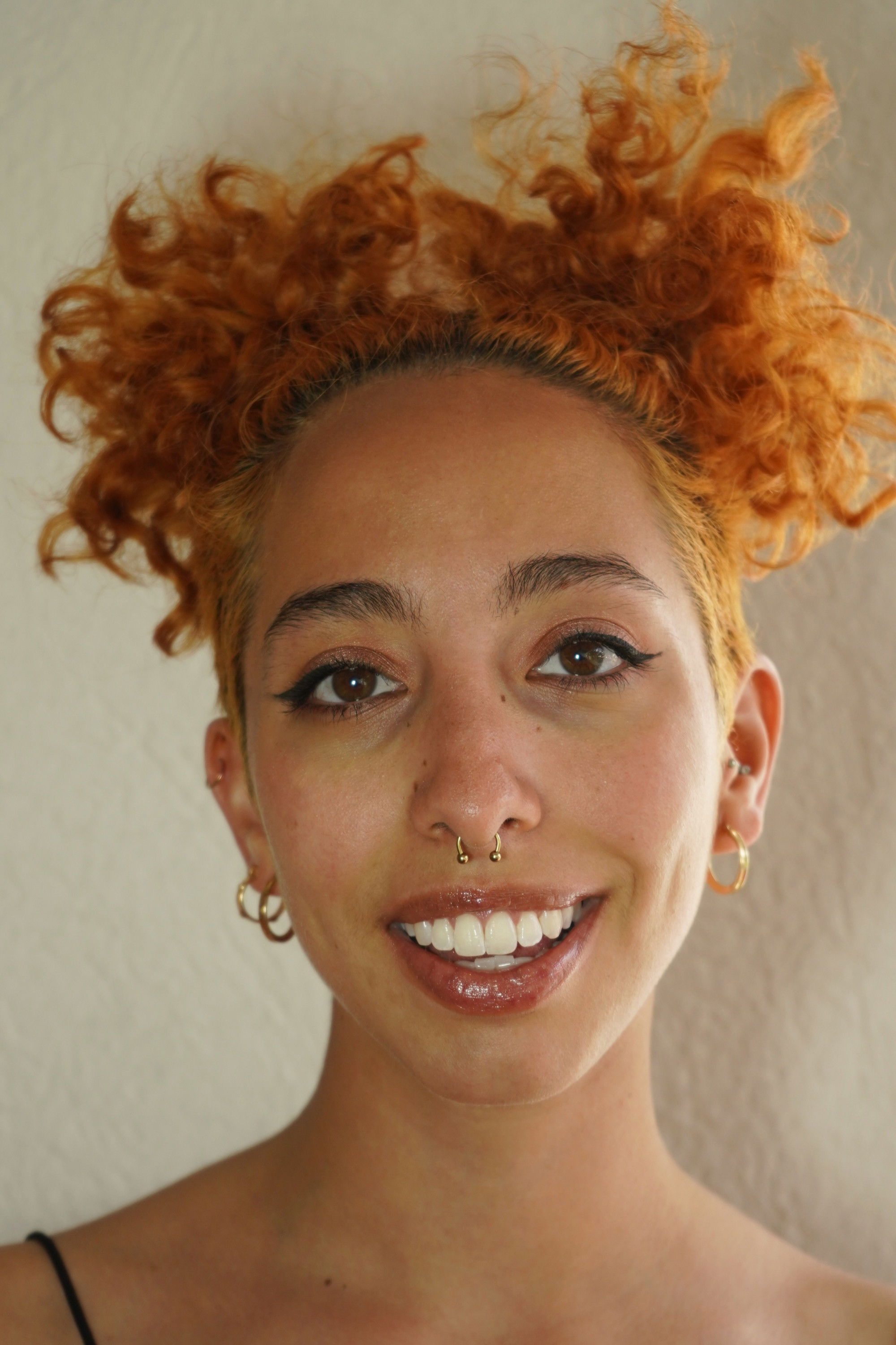 Carolina Meza backdrop