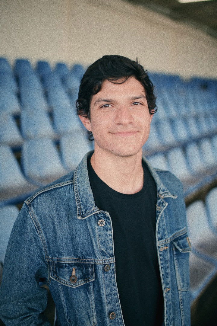 Luis Diego Pérez backdrop