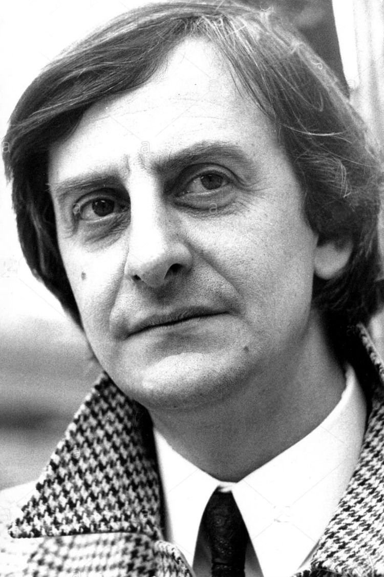 Albert Simono backdrop