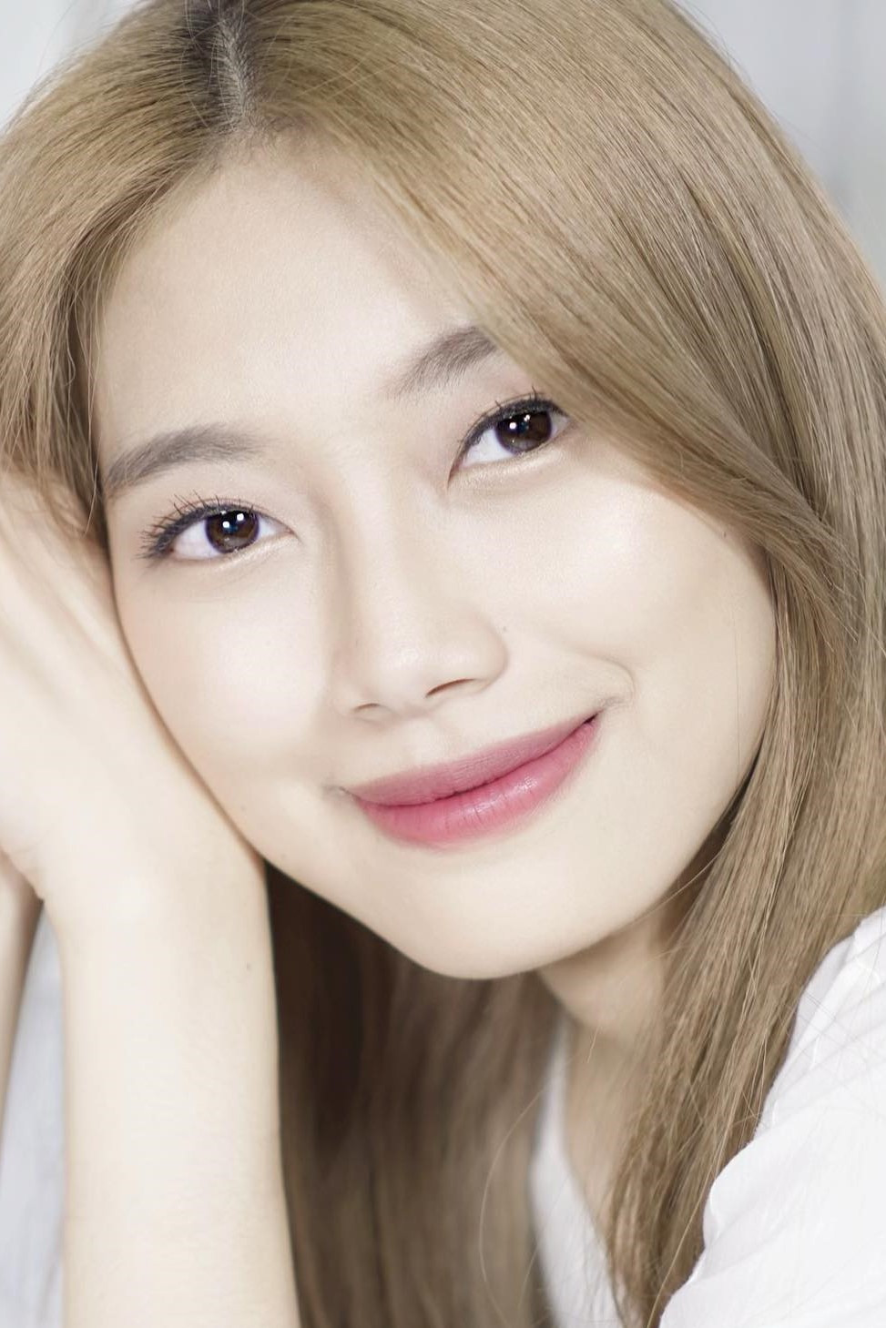 Desy Genoveva backdrop