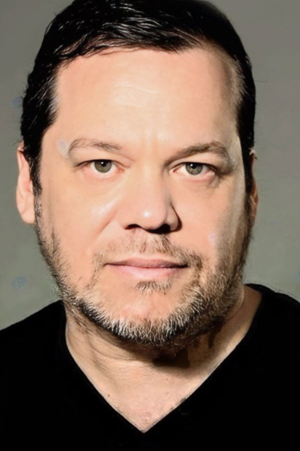 Emiliano Kaczka backdrop