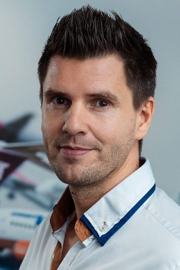 Tauri Laane backdrop