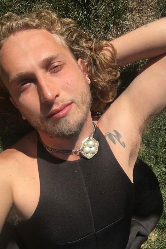 Lukas Sarnow backdrop