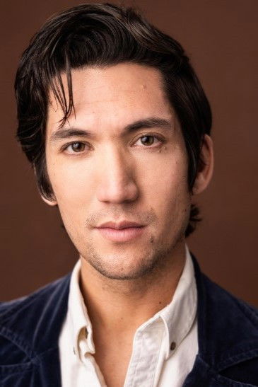 Timothy de León backdrop