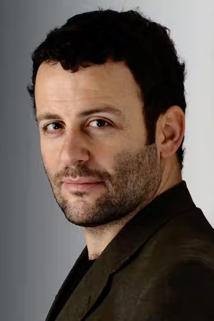 Erdil Yaşaroğlu backdrop