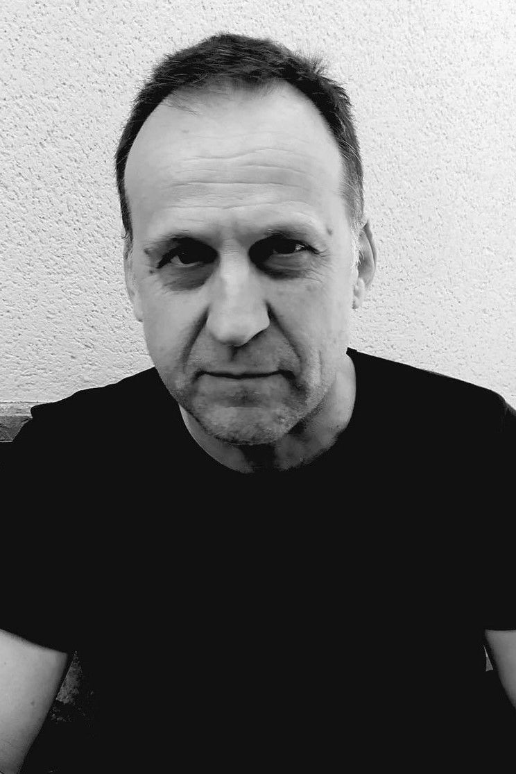 Raúl Gómez-Zurdo backdrop