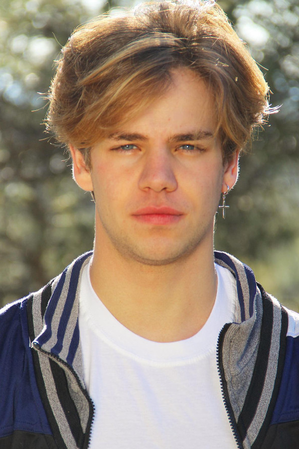 Gaby del Castillo backdrop