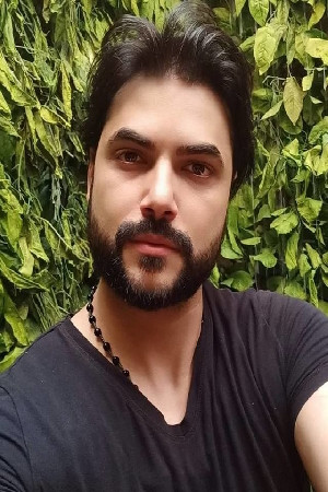 Mahmoud Hemdan backdrop