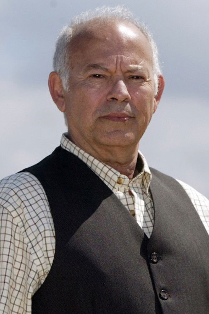 António Marques backdrop