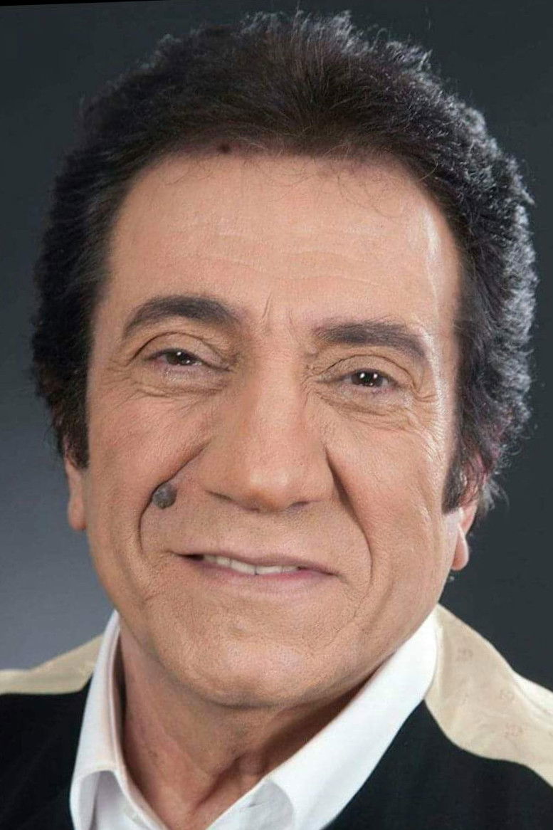 İzzet Altınmeşe backdrop