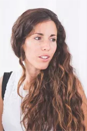 Mila Luengo backdrop