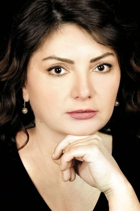 Arife Gemlik backdrop