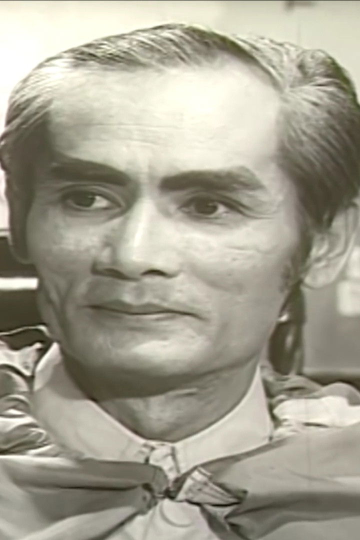 Ngọc Đặng backdrop