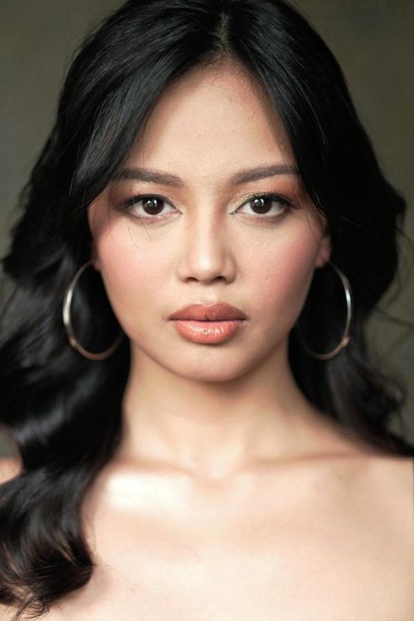 Micaella Raz backdrop