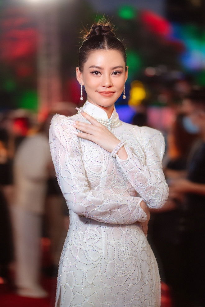 Bùi Lan Hương backdrop