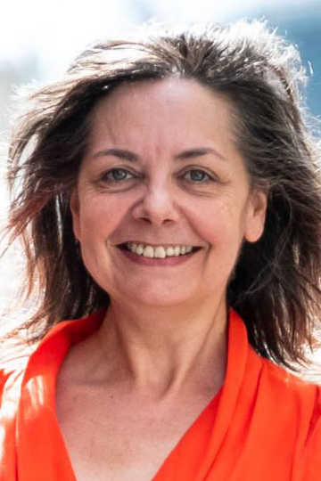 Isabelle Péan backdrop