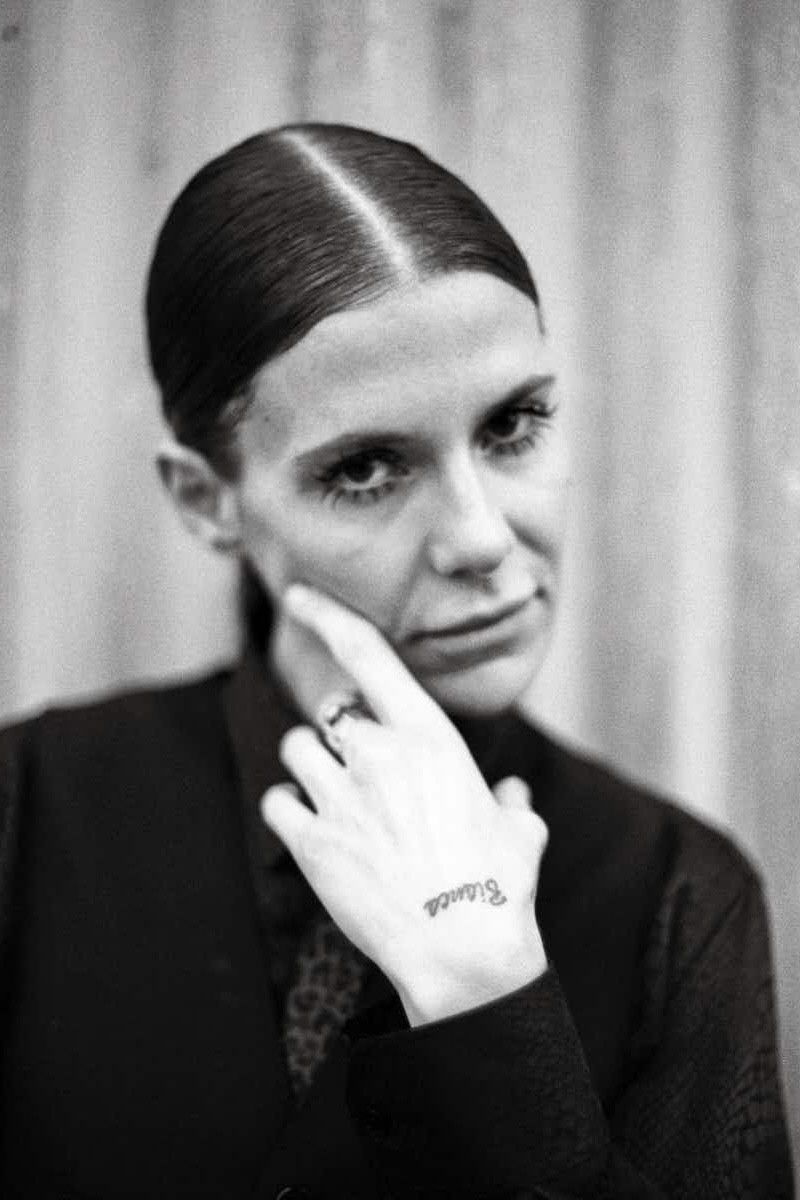 Nina Cristante backdrop