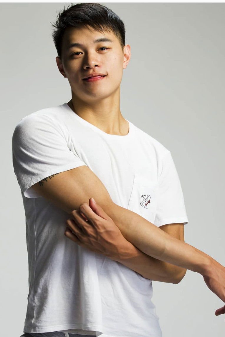 Tzu-chao Chueh backdrop