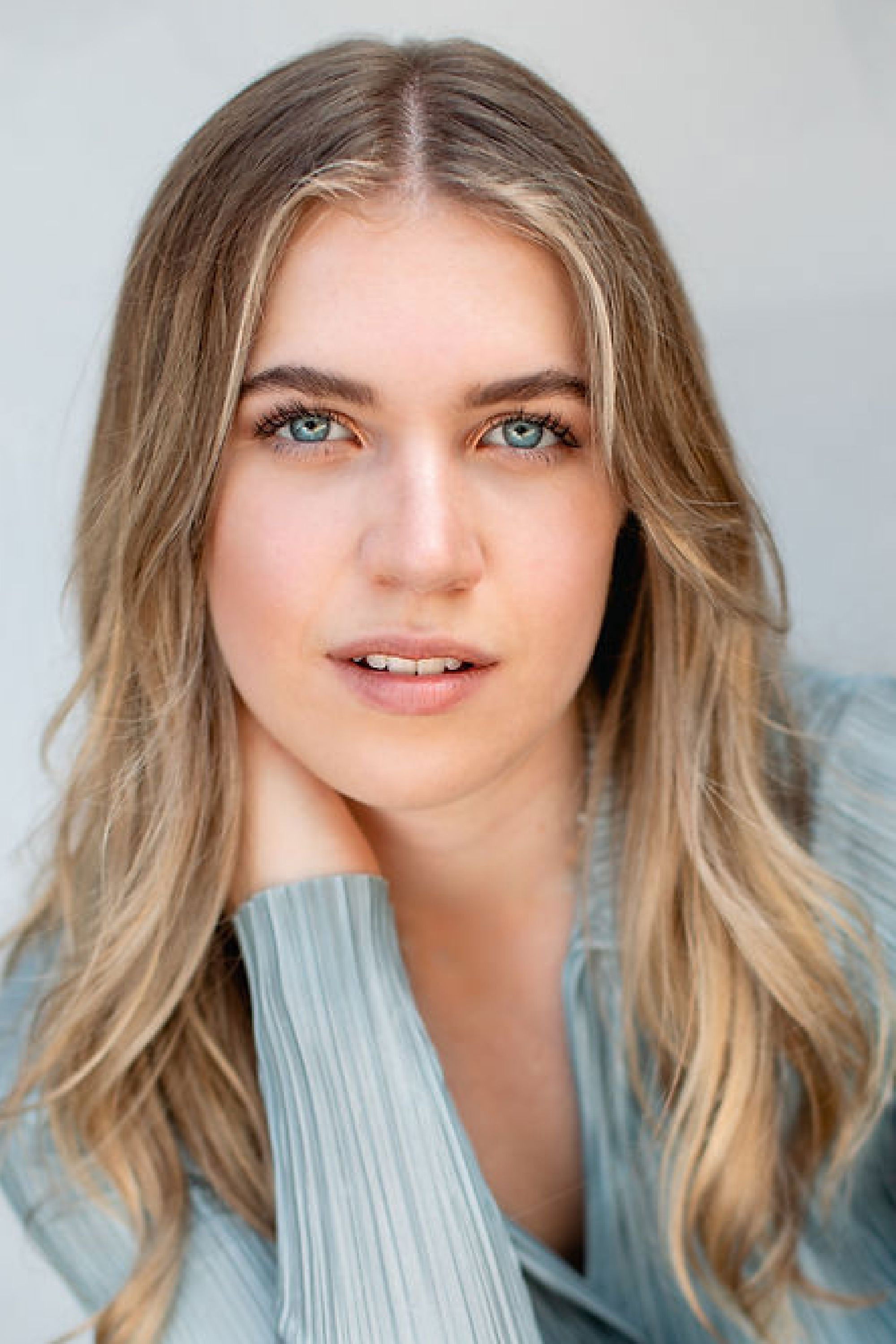 Juliette Martin backdrop