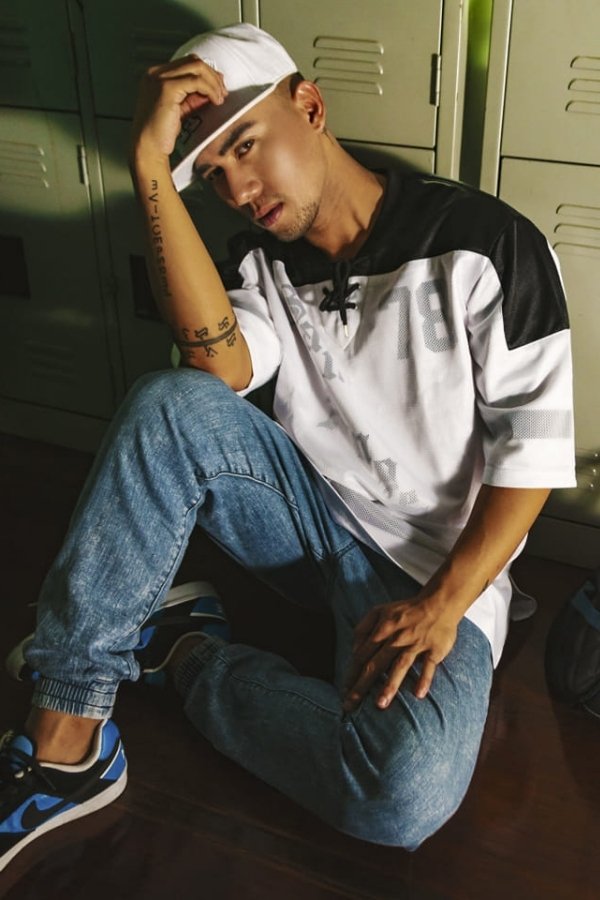 Seon Quintos backdrop