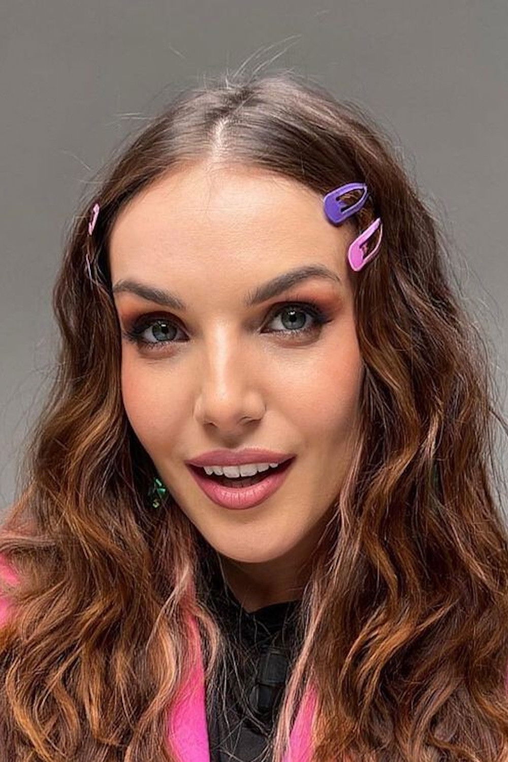 Inés Hernand backdrop