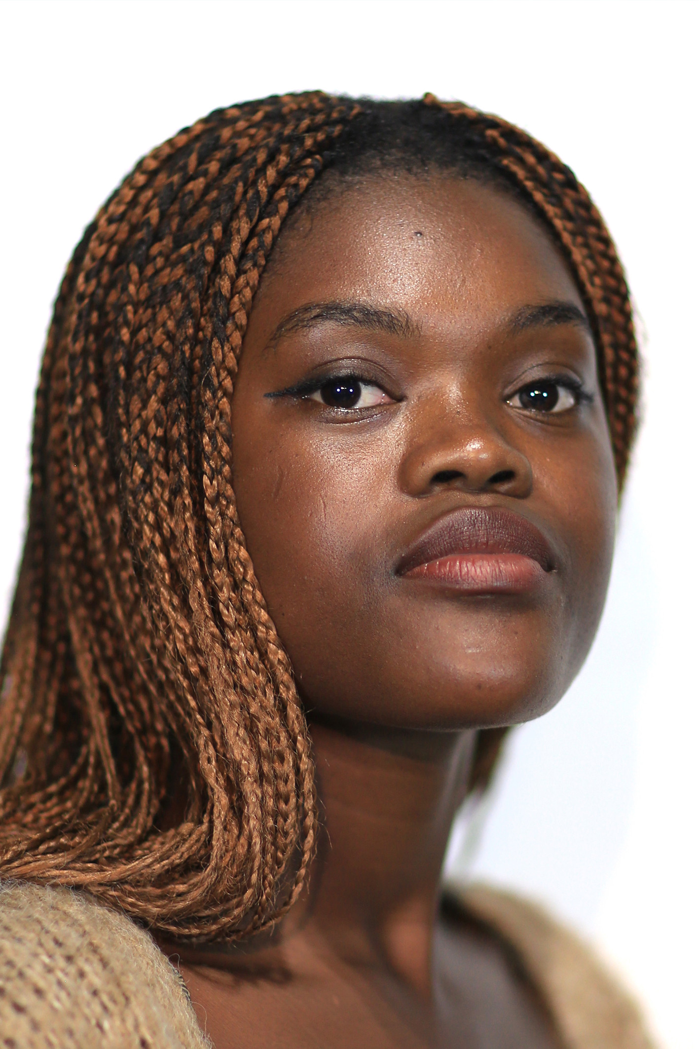 Mia Onungue backdrop