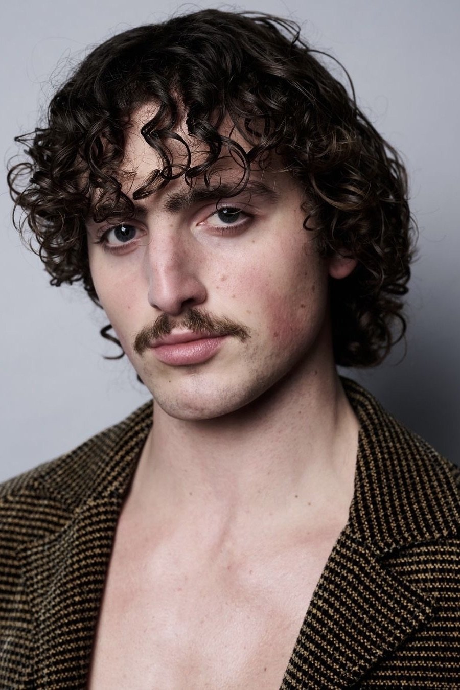 Benson Boone backdrop