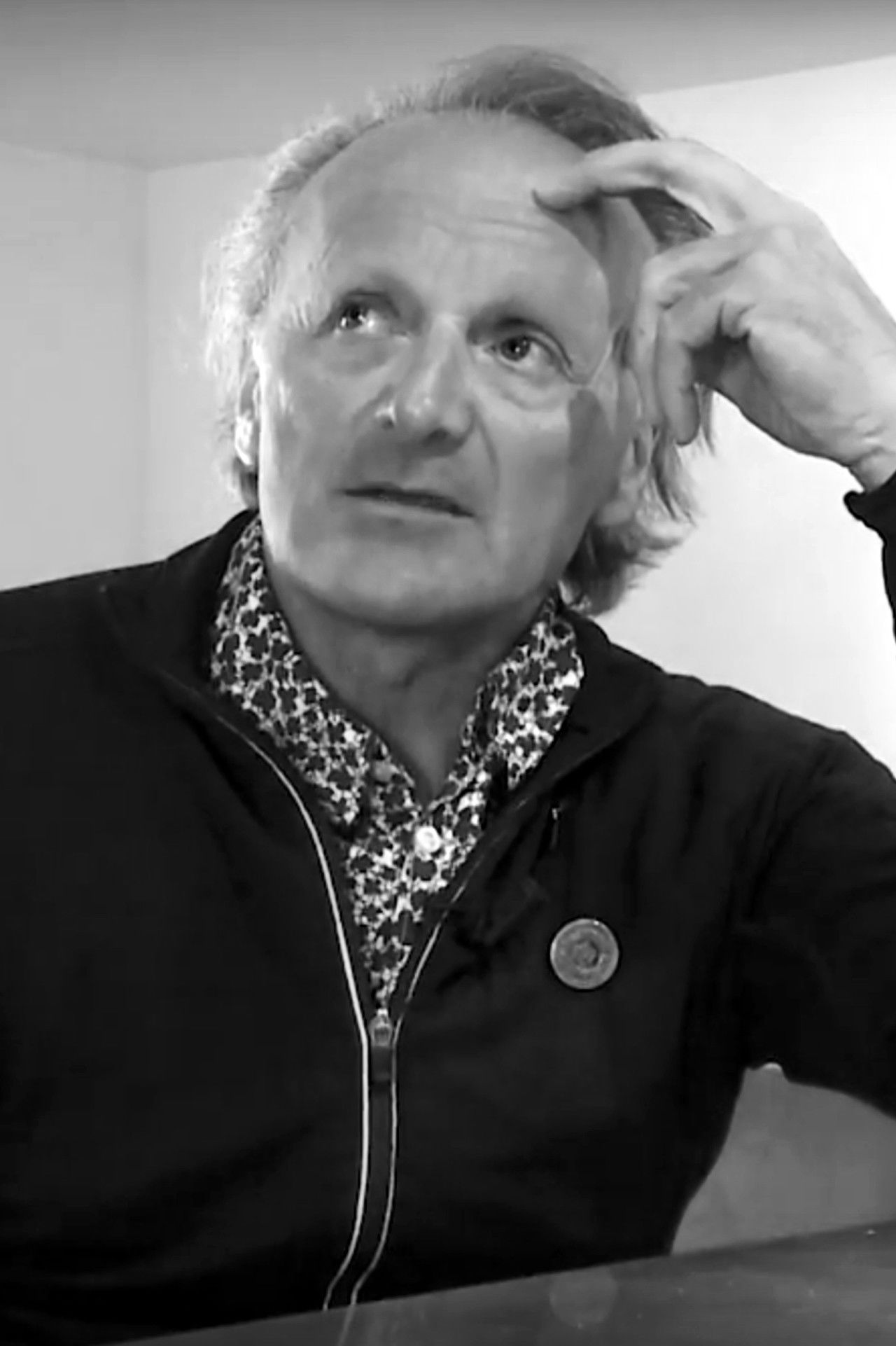 Georges Unia backdrop