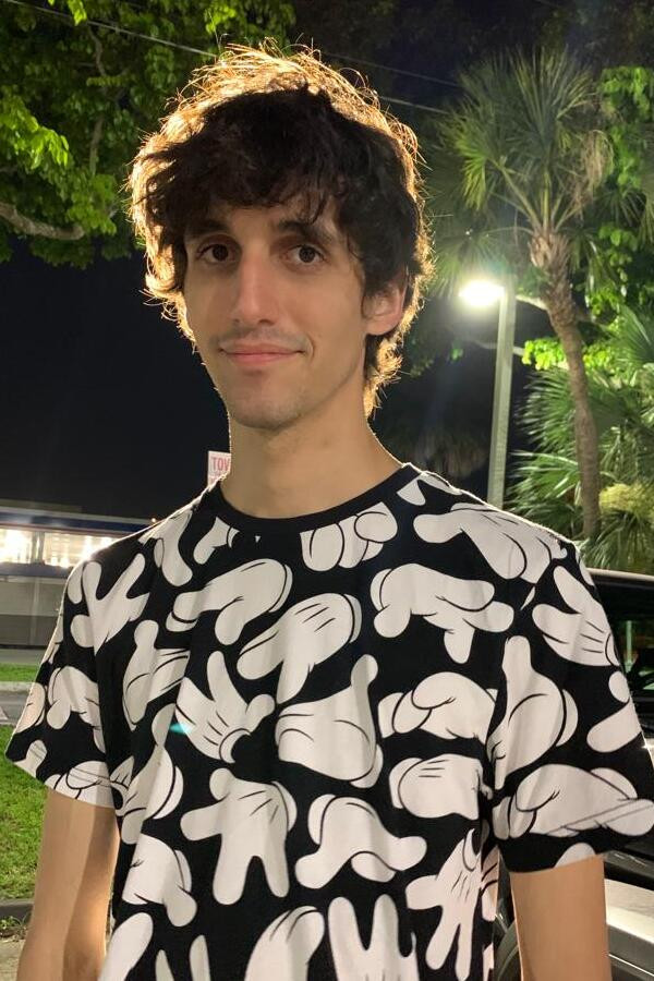 Mateo Madueño backdrop