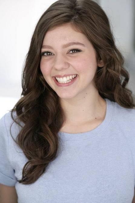 Chelsea Glaw backdrop