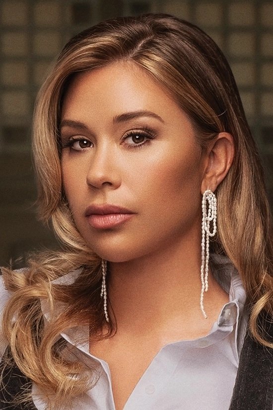 Gabby Windey backdrop