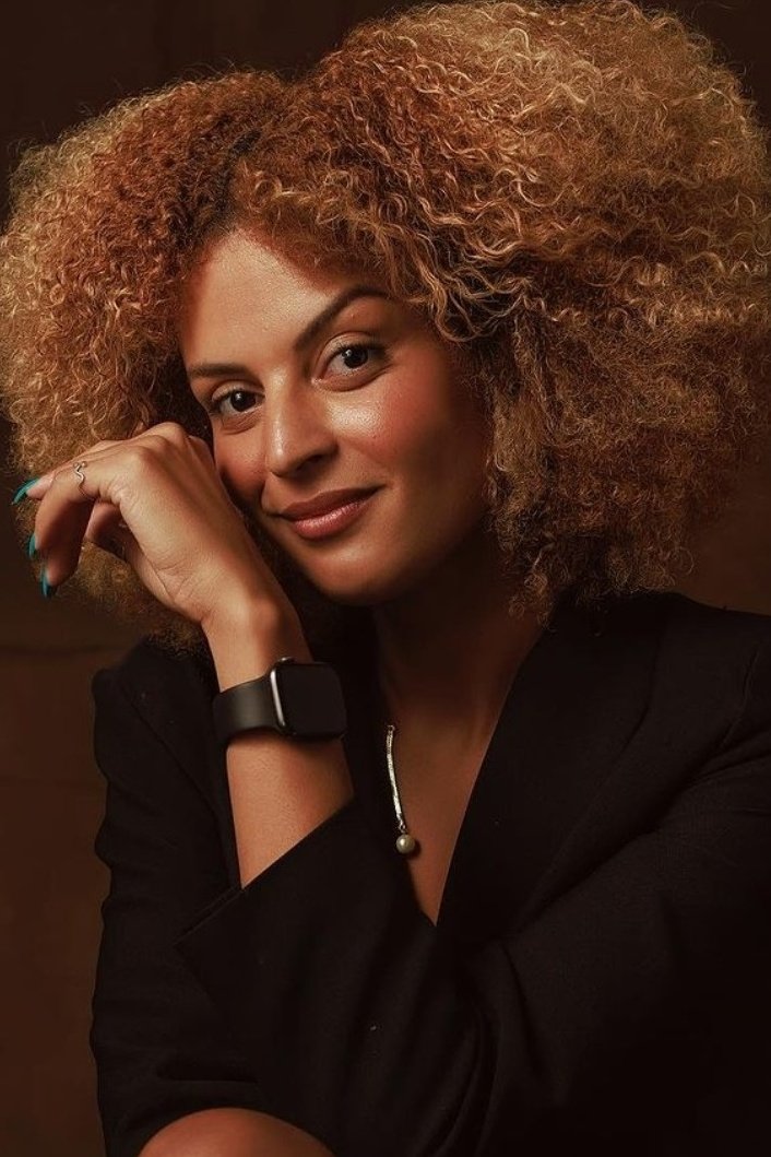 Gabriela Loran backdrop