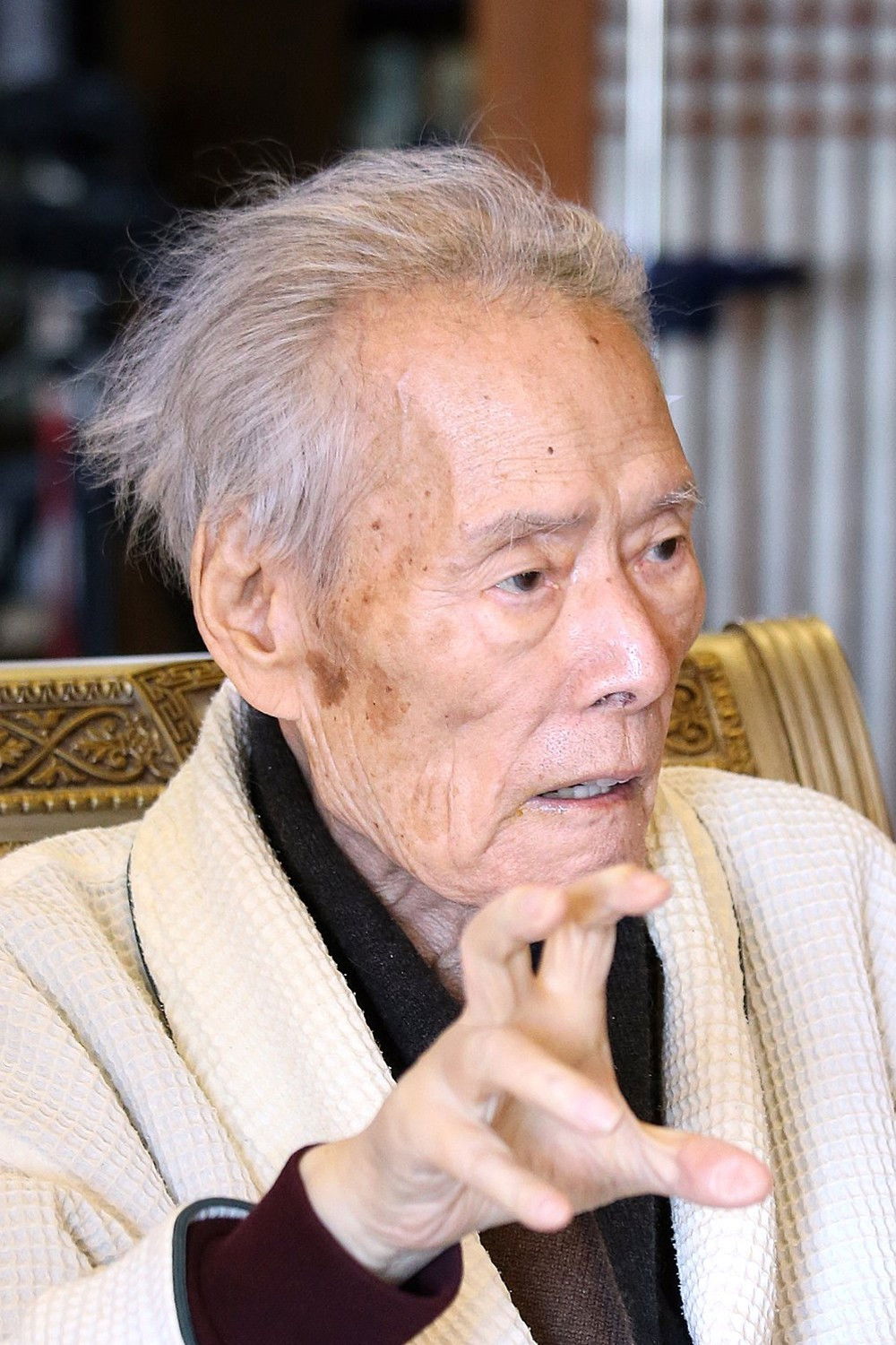 Lee O-young backdrop