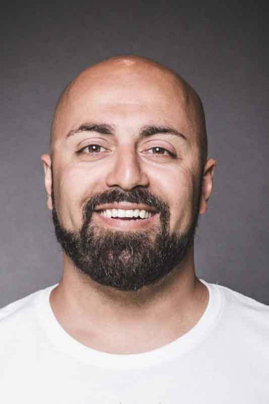 Ali Mahlodji backdrop