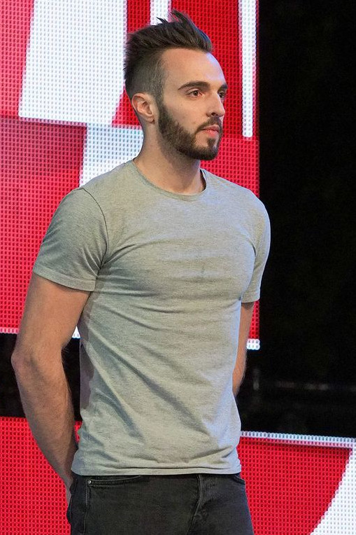 Clément Dumais backdrop