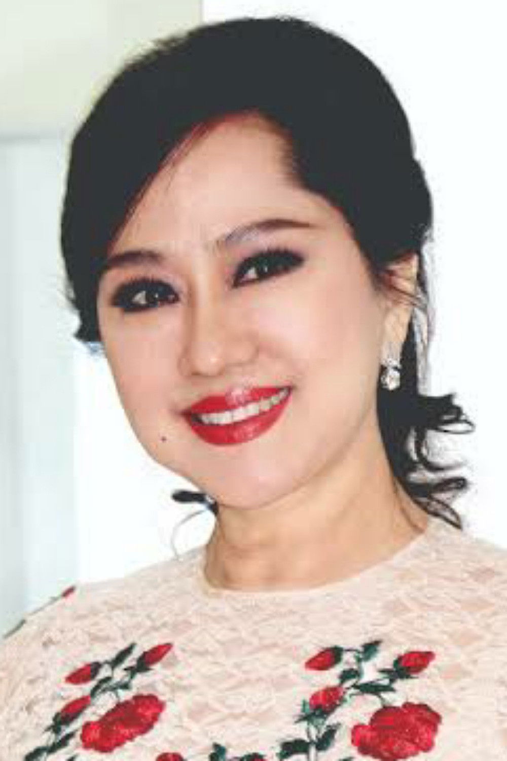 May Than Nu backdrop