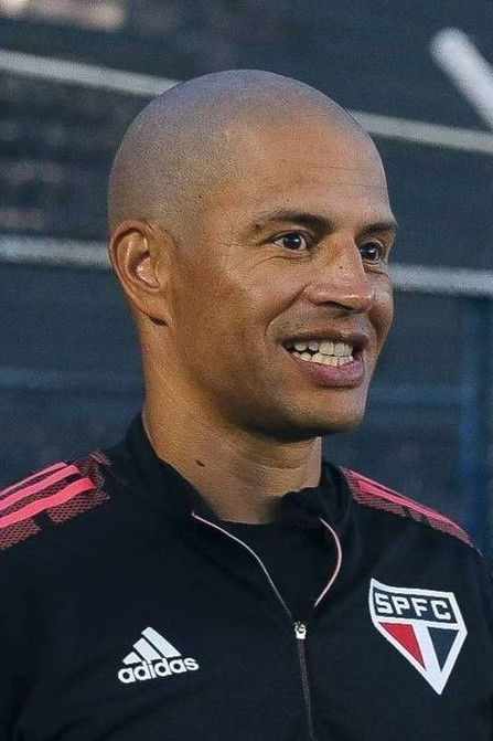 Alex de Souza backdrop