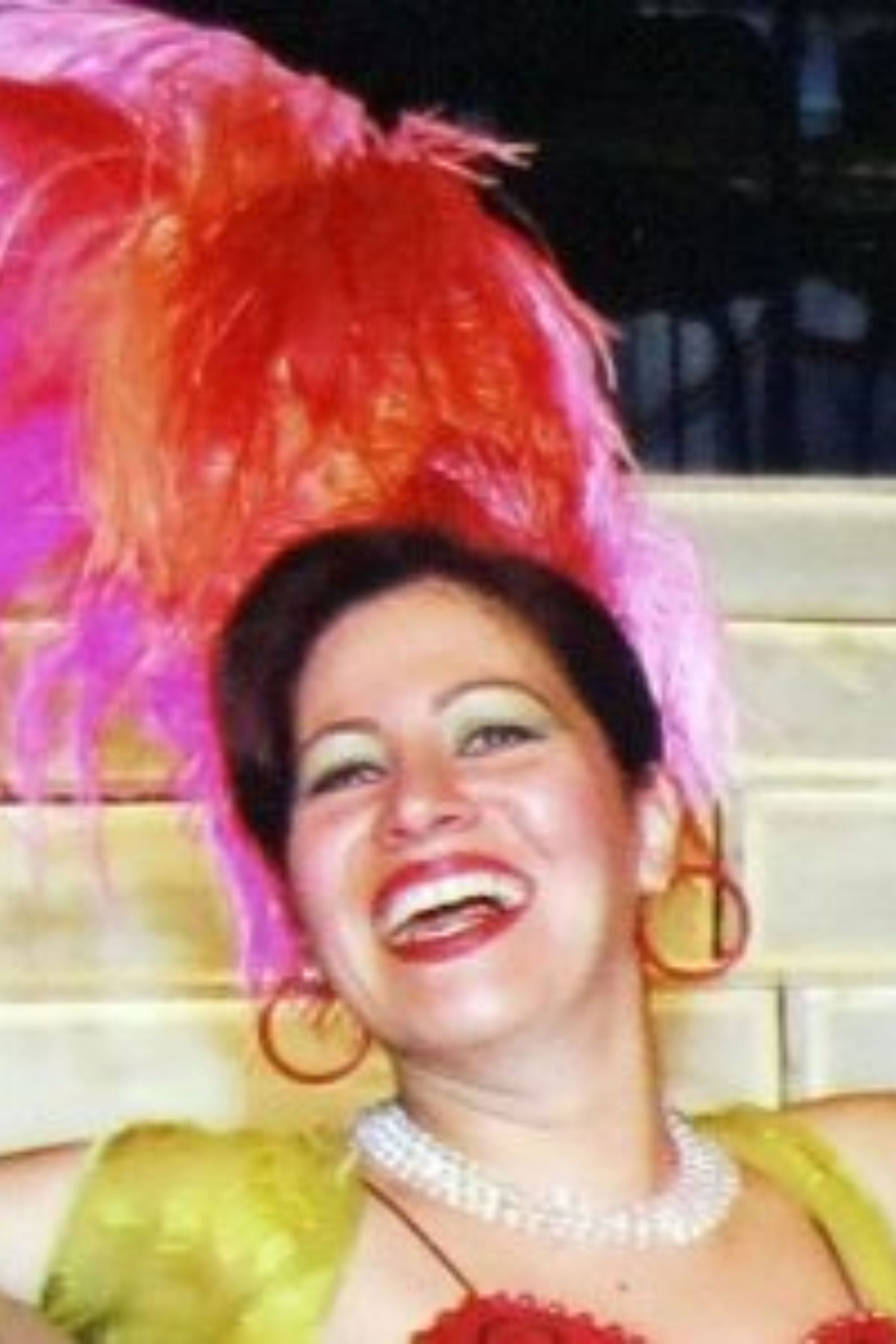 Cláudia Magalhães backdrop