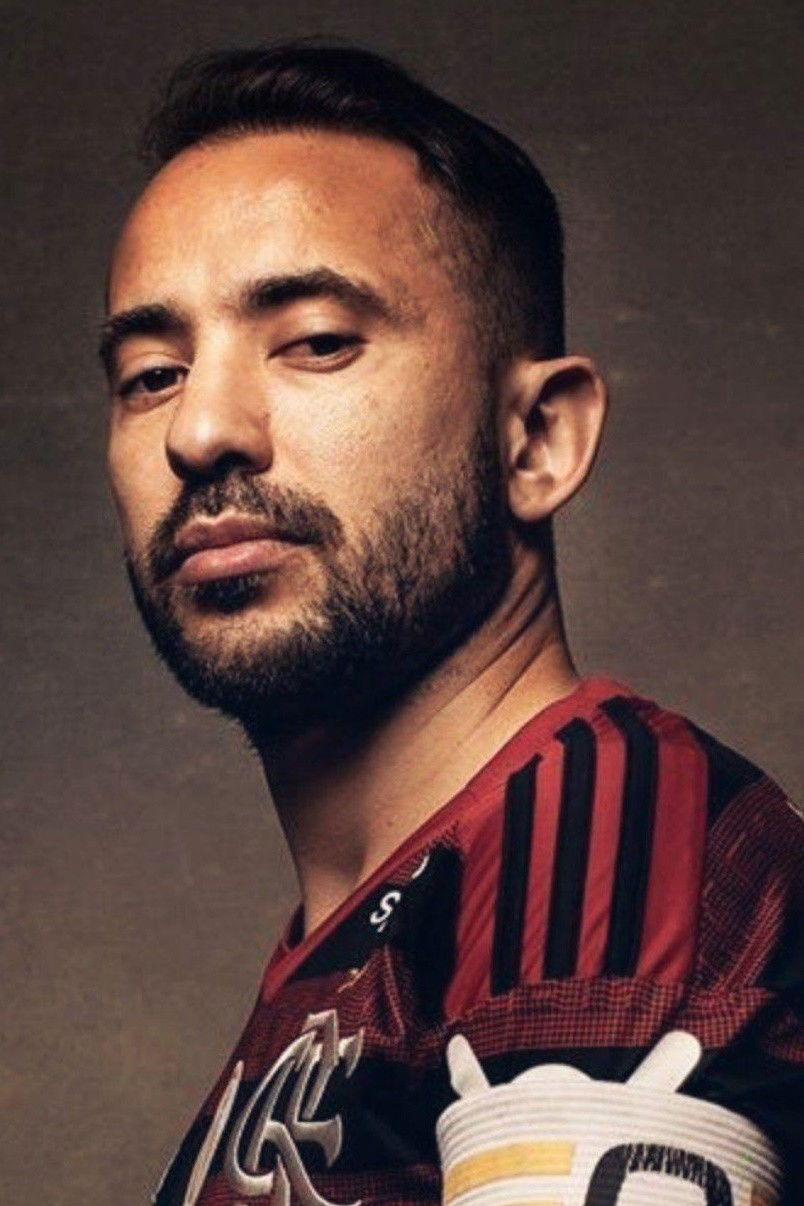 Everton Ribeiro backdrop