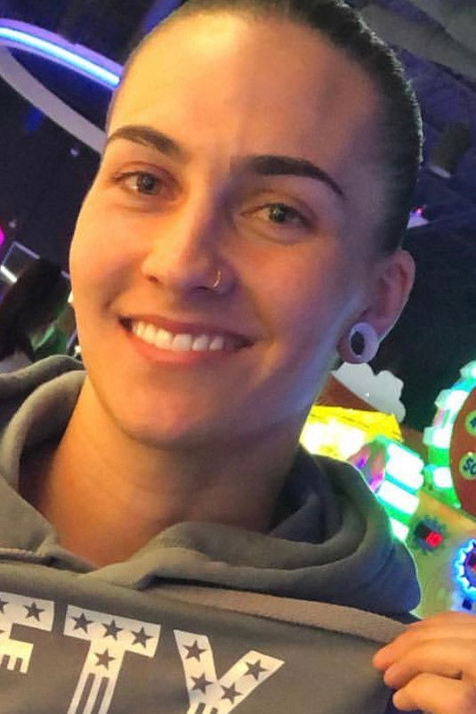 Morgën Frijer backdrop