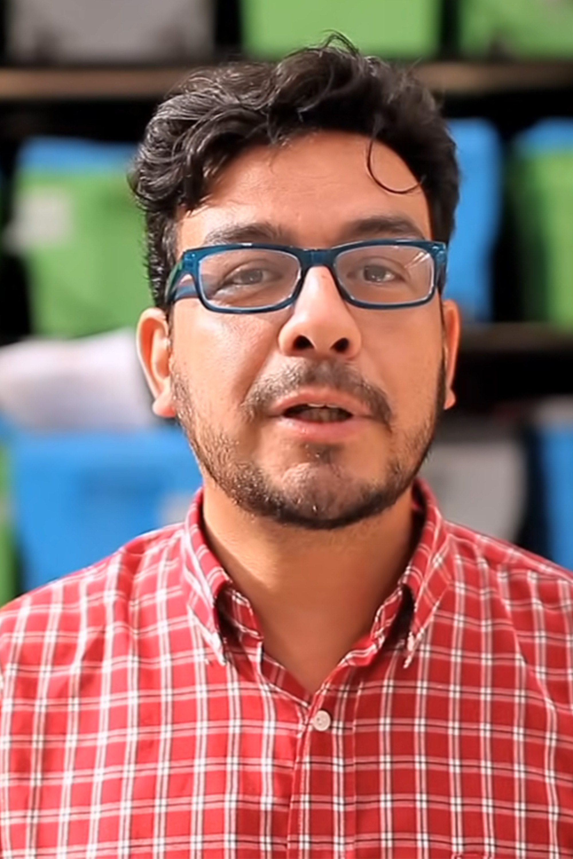 Héctor Velozo backdrop