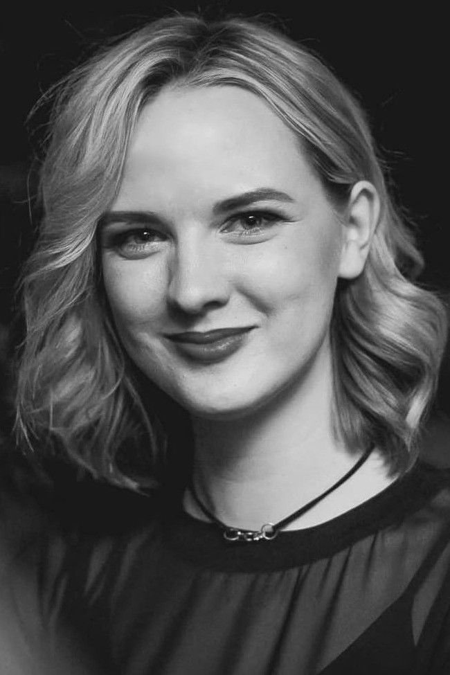 Adeele Meri backdrop