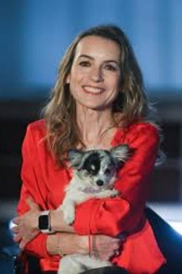 Laetitia Barlerin backdrop