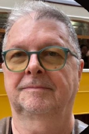 Henrique Magalhães backdrop